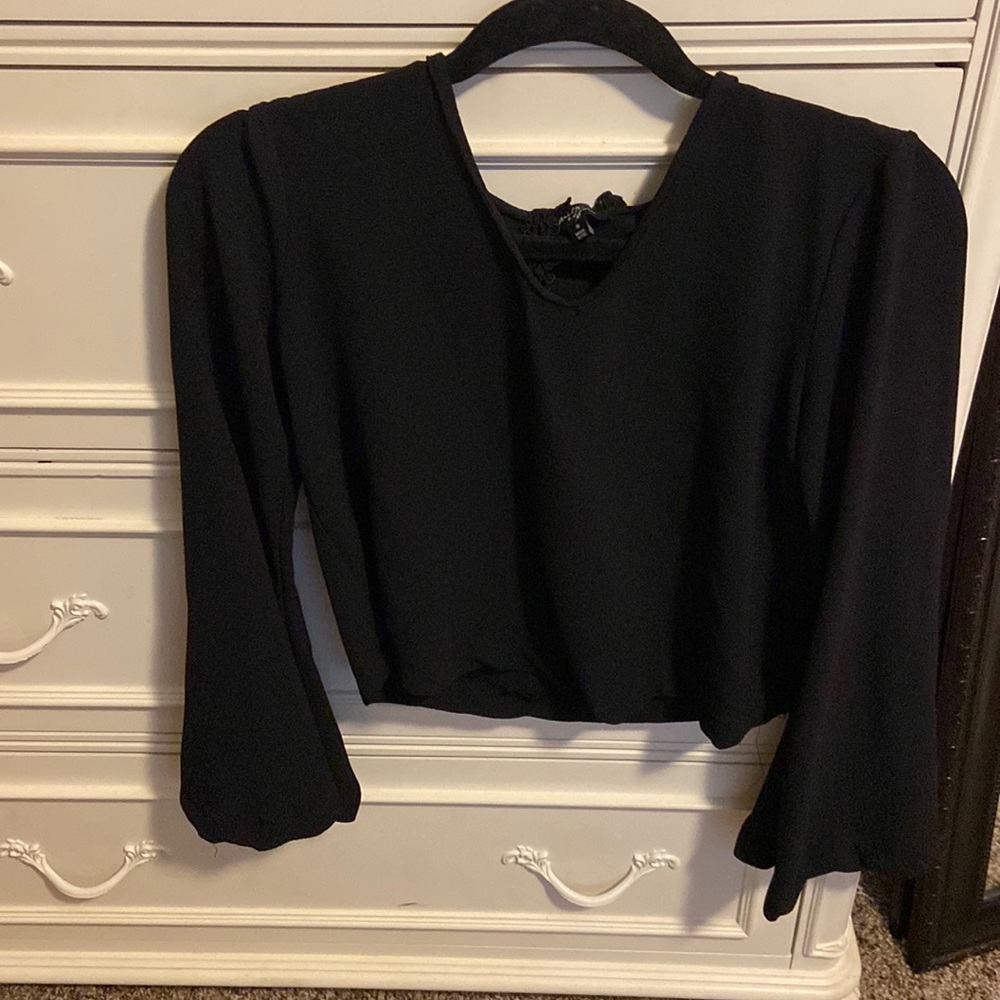 Black long sleeve (open sleeve) on the end very flattering